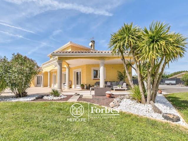 Villa avec piscine et jardin