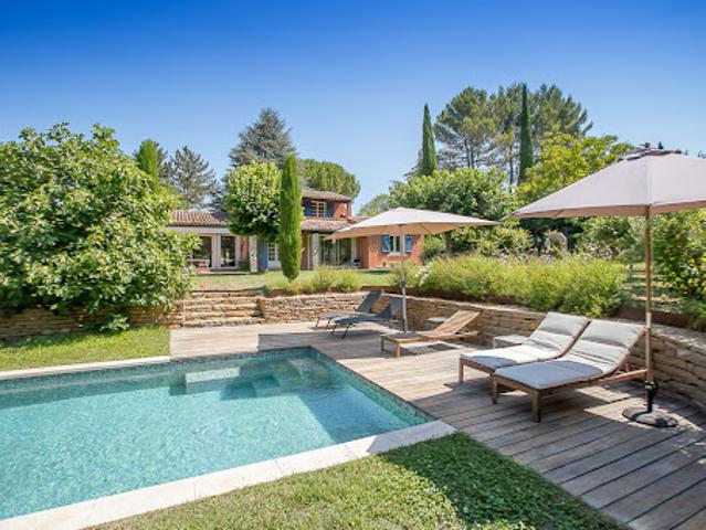 Villa avec piscine et jardin