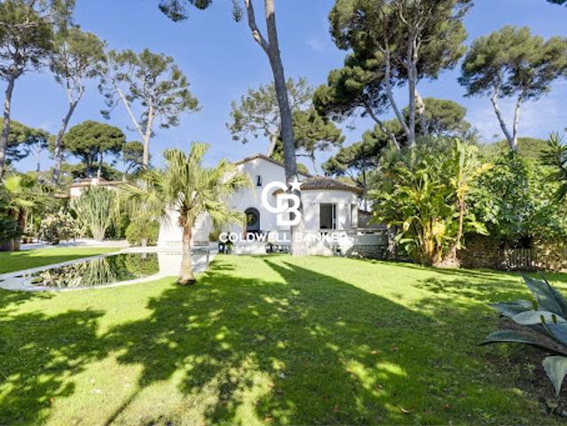 Villa avec piscine et jardin