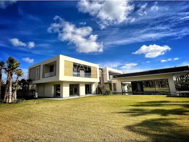 Villa avec piscine et jardin