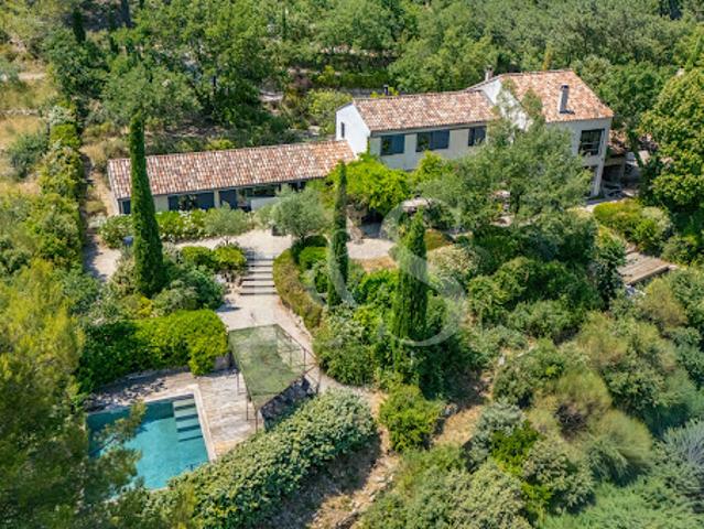 Villa avec piscine et jardin
