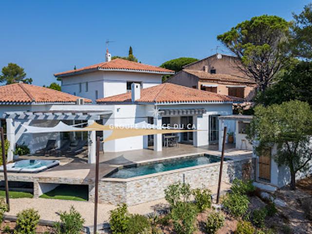Villa avec piscine et jardin