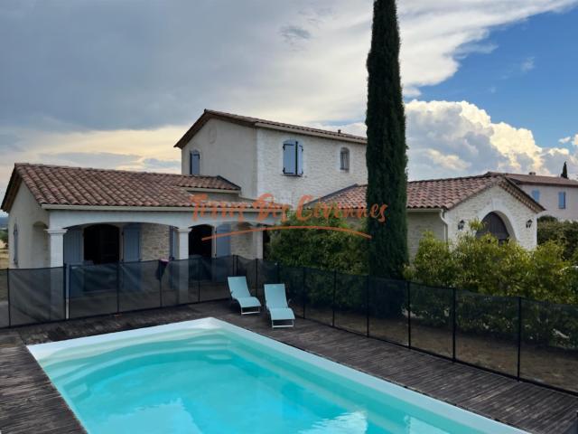 Villa avec piscine et studio indépendant 140m² Lédignan