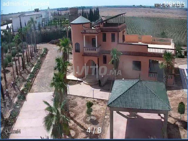 Villa avec piscine et terrain agricole