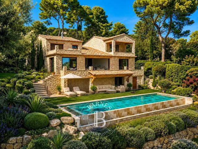 Villa avec piscine et terrasse