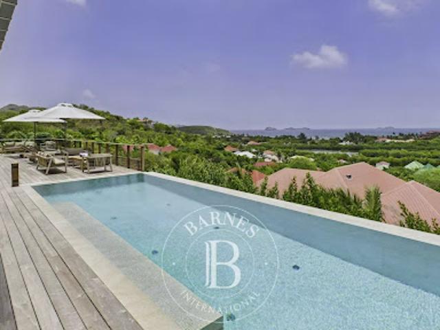 Villa avec piscine et terrasse