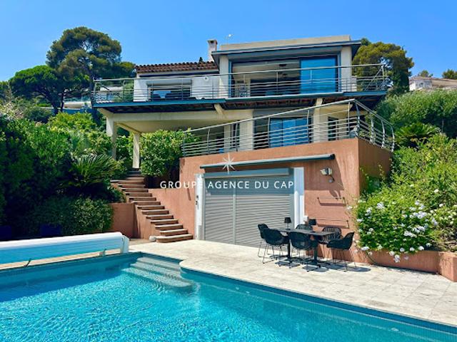 Villa avec piscine et terrasse