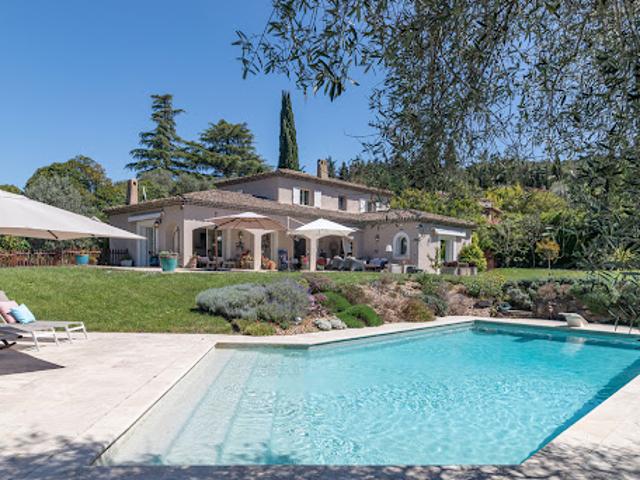 Villa avec piscine et terrasse