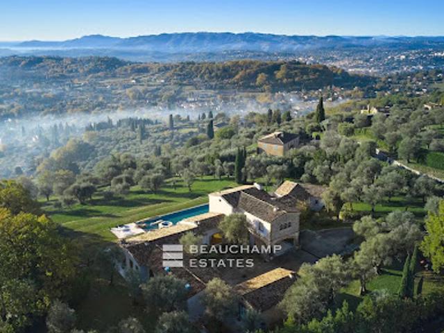 Villa avec piscine et terrasse