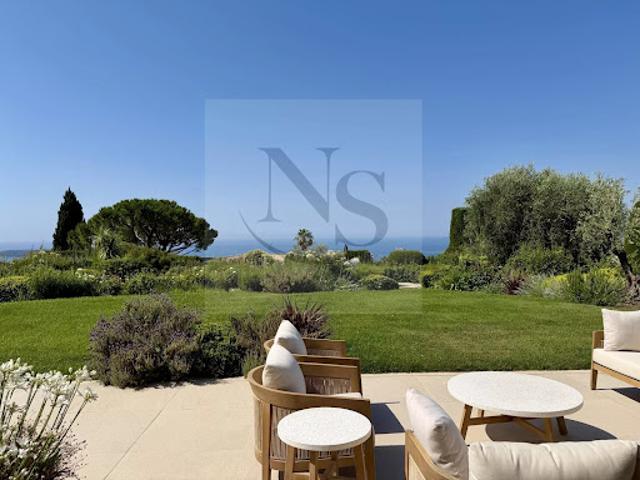 Villa avec piscine et terrasse