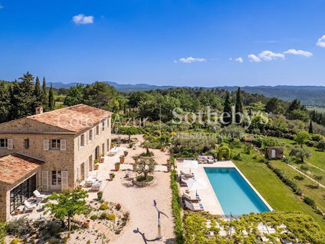 Villa avec piscine et terrasse