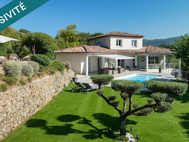 Villa avec piscine et terrasse