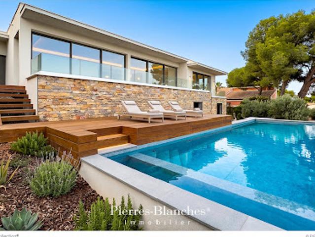 Villa avec piscine et terrasse