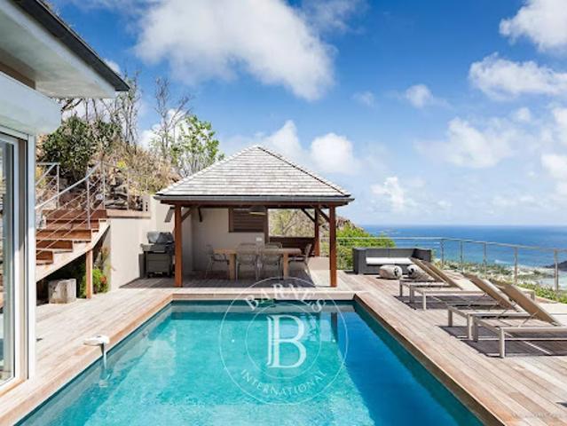 Villa avec piscine et terrasse