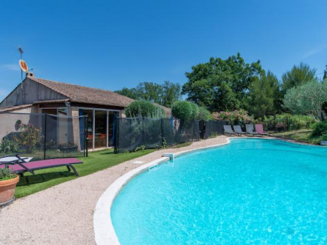 Villa avec piscine et terrasse