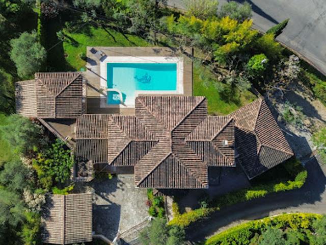 Villa avec piscine et terrasse