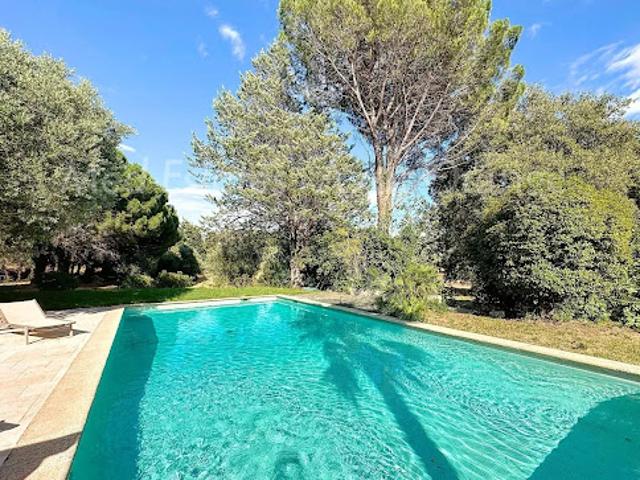 Villa avec piscine et terrasse