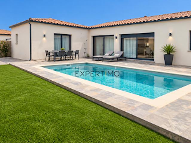 Villa avec piscine et terrasse