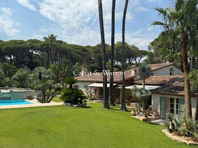 Villa avec piscine et terrasse