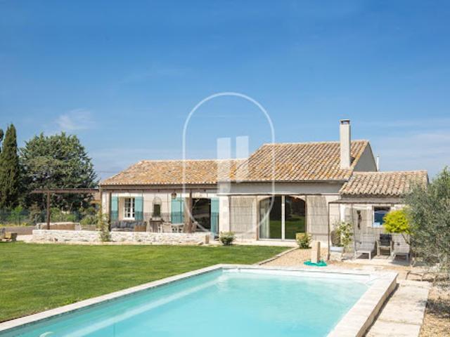 Villa avec piscine et terrasse