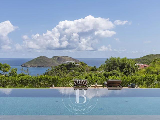 Villa avec piscine et terrasse