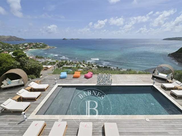 Villa avec piscine et terrasse