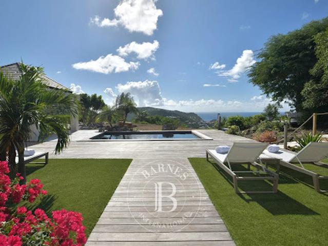 Villa avec piscine et terrasse
