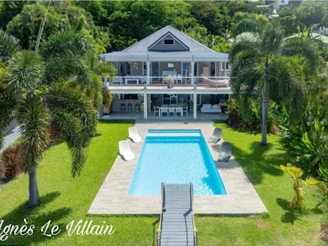 Villa avec piscine et terrasse