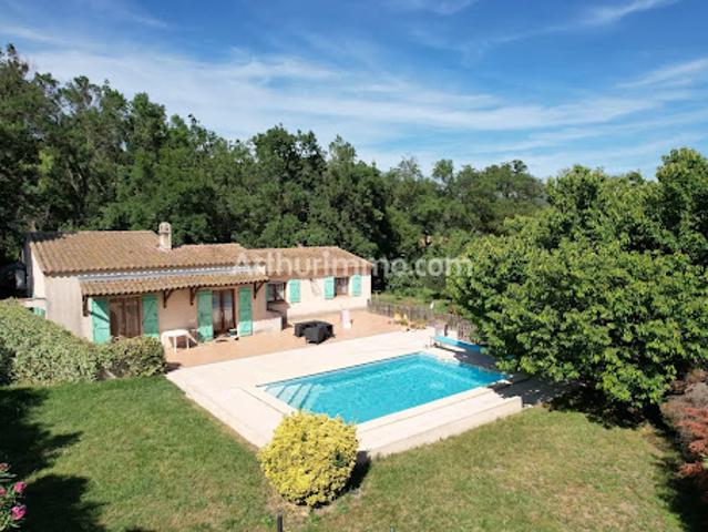 Villa avec piscine et terrasse