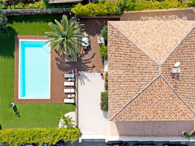 Villa avec piscine et terrasse