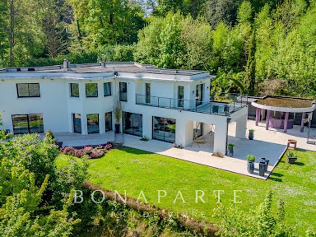 Villa avec piscine et terrasse