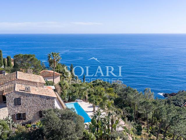 Villa avec piscine et terrasse