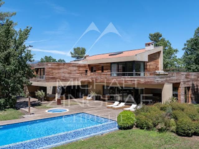 Villa avec piscine et terrasse