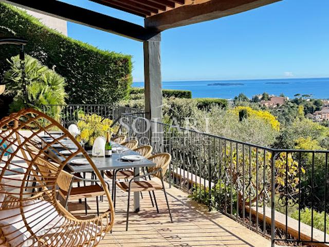 Villa avec piscine et terrasse