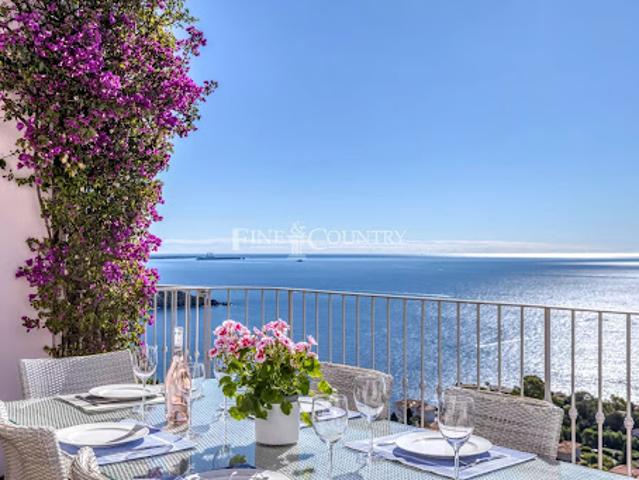 Villa avec piscine en bord de mer