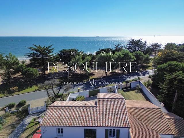 Villa avec piscine et terrasse