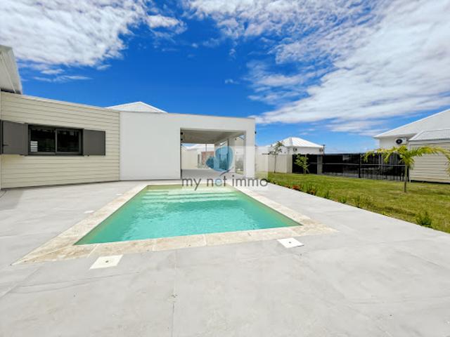 Villa avec piscine et terrasse
