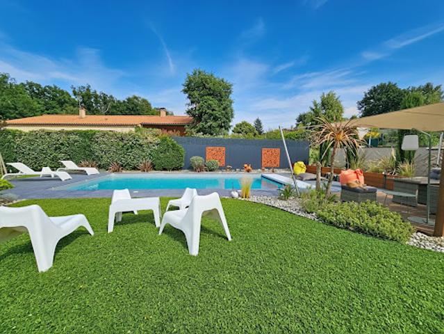 Villa avec piscine et terrasse
