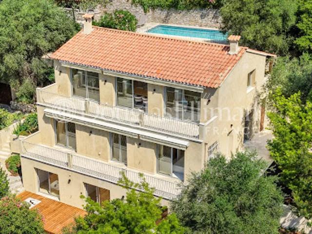 Villa avec piscine et terrasse