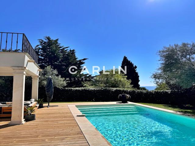 Villa avec piscine et terrasse
