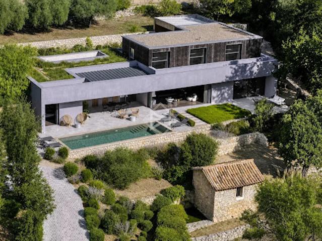 Villa avec piscine et terrasse