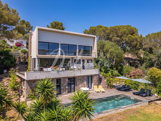 Villa avec piscine et terrasse