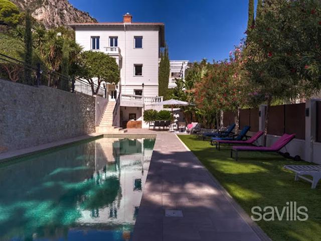 Villa avec piscine et terrasse