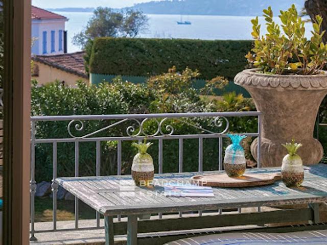 Villa avec piscine et terrasse