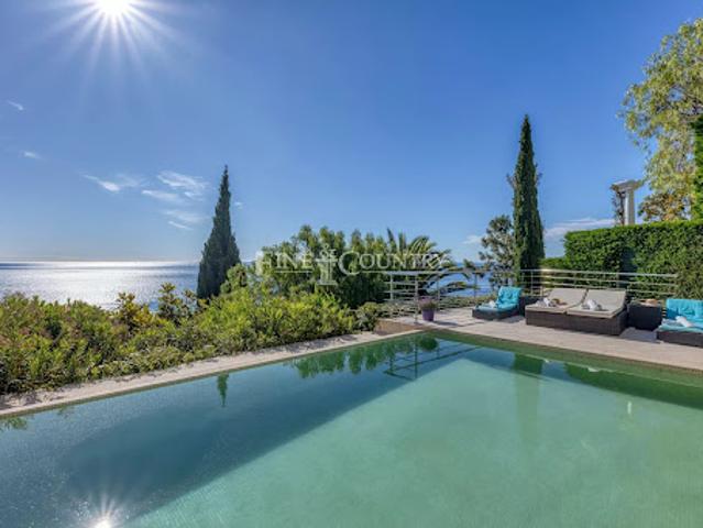 Villa avec piscine et terrasse