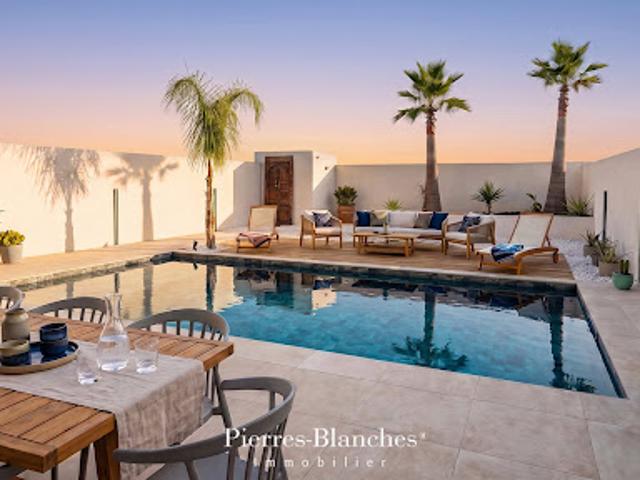 Villa avec piscine et terrasse