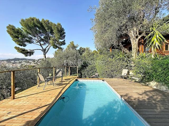 Villa avec piscine et terrasse