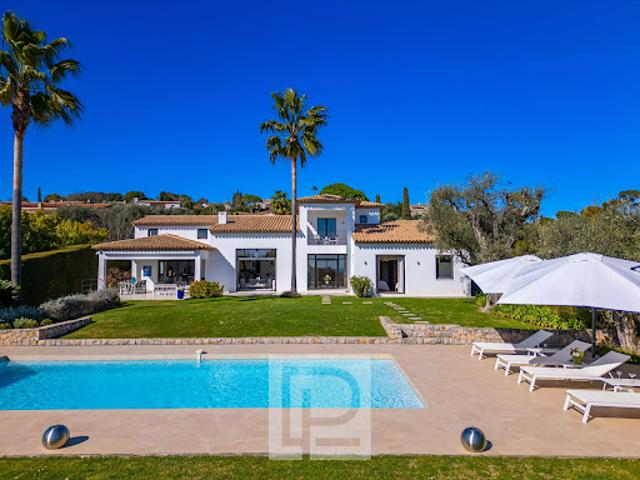 Villa avec piscine et terrasse