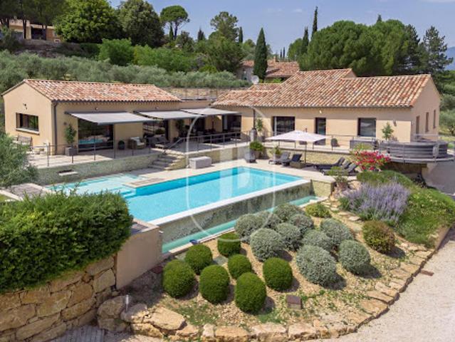 Villa avec piscine et terrasse