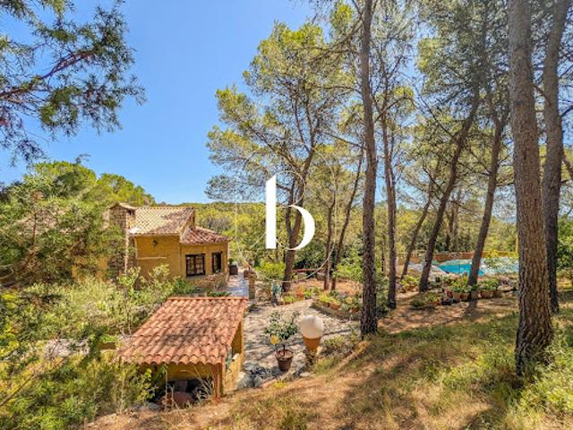 Villa avec piscine et terrasse